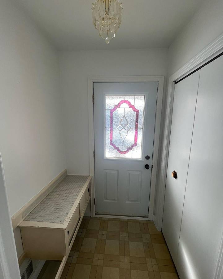 Entryway: walls, trim and closet